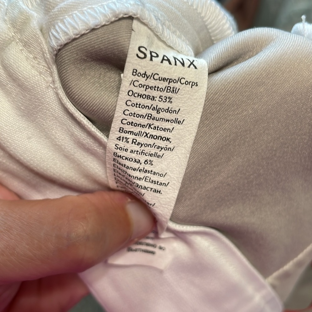 SPANX Like New White Flare Capris with Elastic Waistband Size Large - Picture 6 of 7